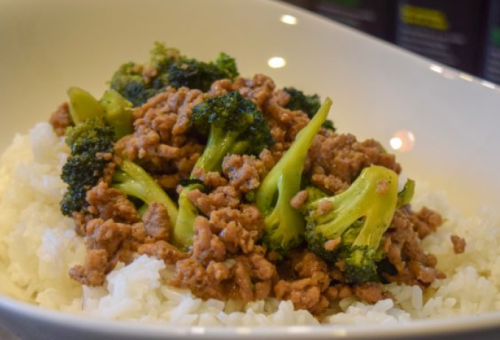 照烧火鸡肉西兰花盖饭